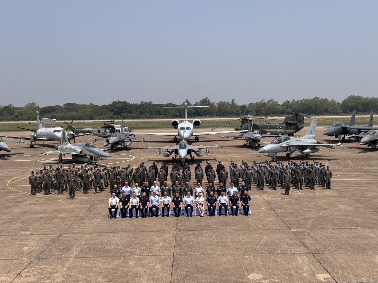 กำลังพลเข้าร่วมพิธีปิดการฝึกฯ โดยเป็นการฝึกป้องกันภัยทางอากาศ ร่วมกับ กองทัพอากาศ กองทัพบก กองทัพอากาศสิงคโปร์ และ กองทัพอากาศสหรัฐอเมริกาในระหว่างวันที่ 16 - 28 มี.ค.68