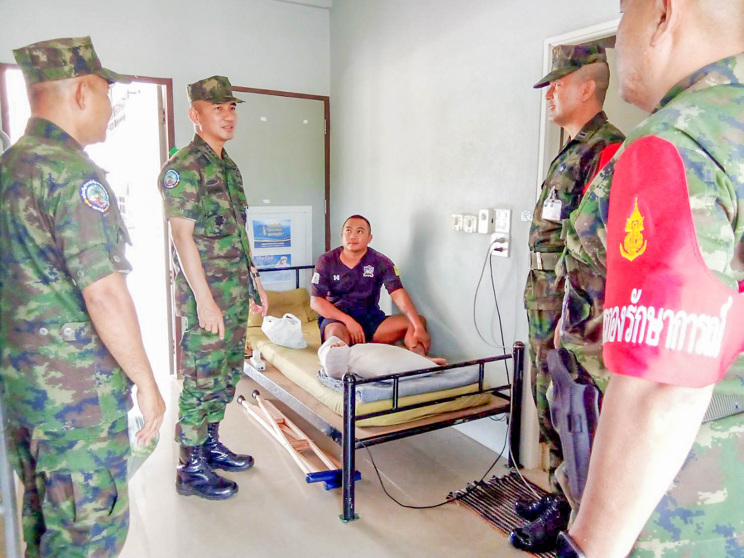 ตรวจเยี่ยมและมอบสิ่งของบำรุงขวัญให้แก่กำลังพลที่ปฏิบัติหน้าที่เวรยามกองรักษาการณ์ คลังน้ำมันเชื้อเพลิง และกำลังพลซึ่งเจ็บป่วย